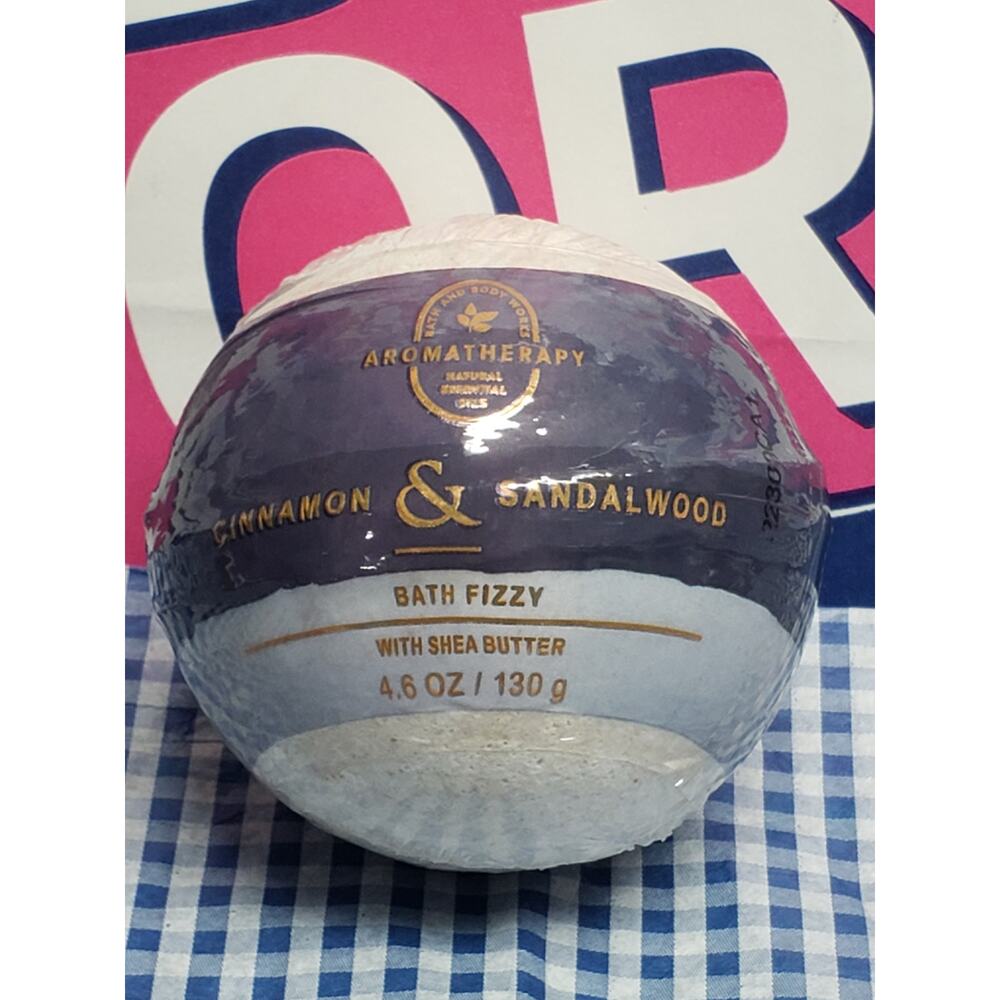 BBW Aromatherapy Cinnamon & Sandalwood Cozy Bath Fizzy Bomb w. Sea Butter 4 oz.